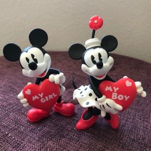 Mickey & Minnie Valentine Love Vinyl Figure Set ♥️